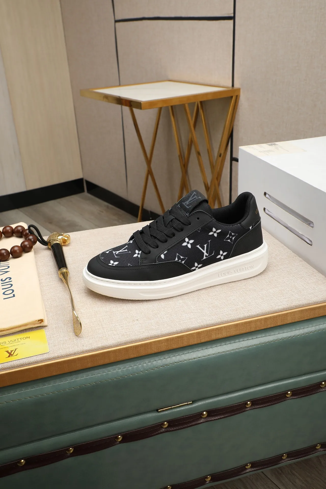 Men's shoes 💰540 💰(Niuli: full package) louis vuitton (Louis Vuitton/lv) top 🔍🔍 new models are on sale at the same time at the counter. The upper 🇮🇹 is imported from Italy, first-layer cowhide, and the lining is fully imported cowhide. 💪💪, completely 1⃣️ to 1 ⃣️Re-engraved🇮🇹💪💪, ⚠Sole: The original sole is specially provided by the original factory, the exclusive movable molded sole is super comfortable, ⚠The original factory follows the order, 🔍🔍high quality, you can enter and exit the counter at will, welcome to compare⚠. Code number:38-44